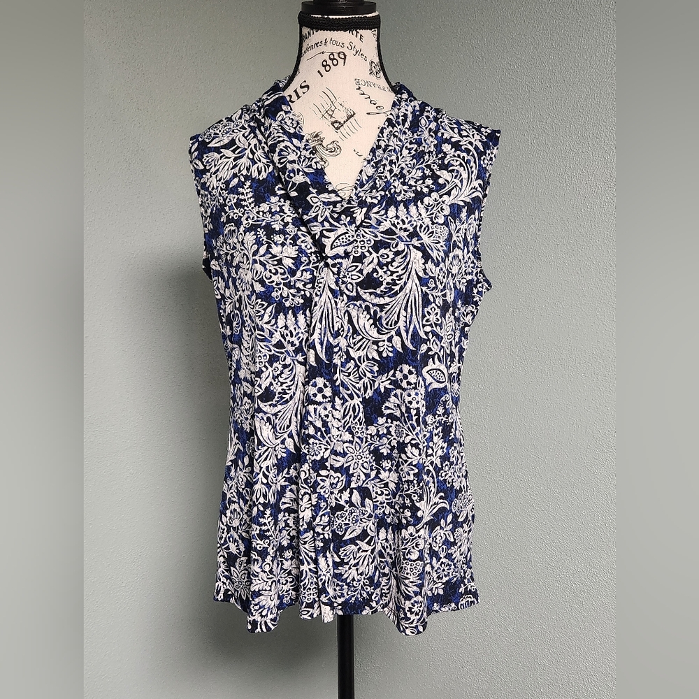 Bleeker and McDougal Floral Blue and White Top